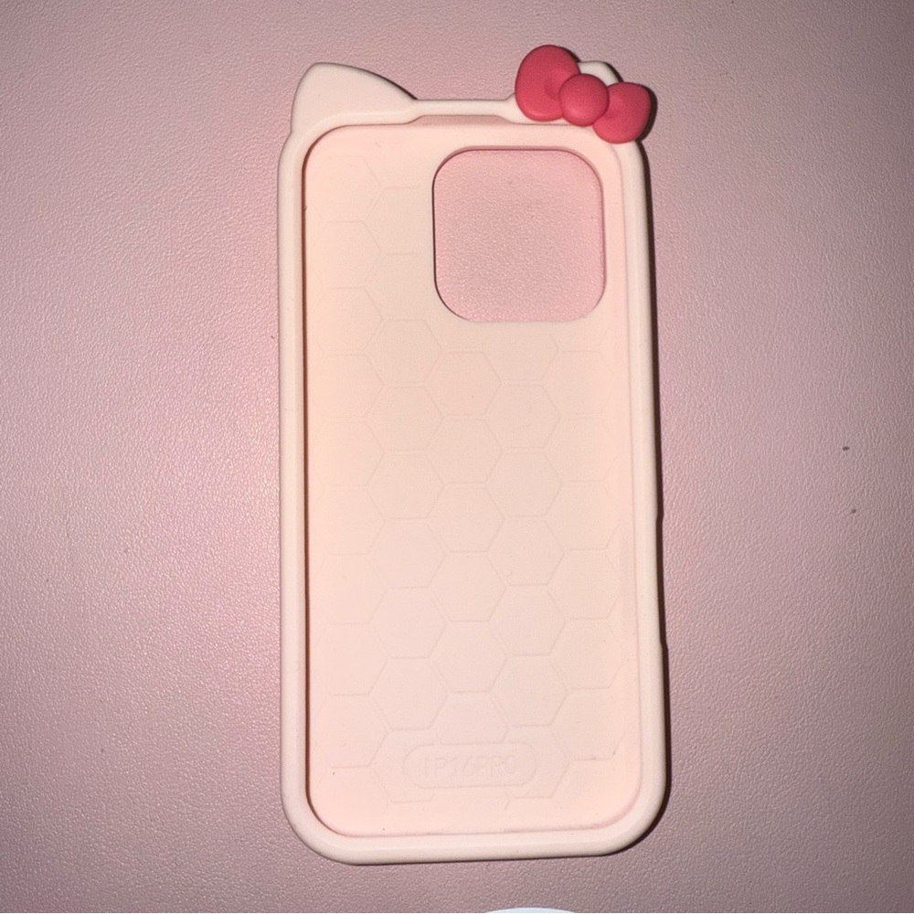 Hello Kitty Phone Case 16 PRO 6.3 inches (3 cameras) - Picture 2 of 5